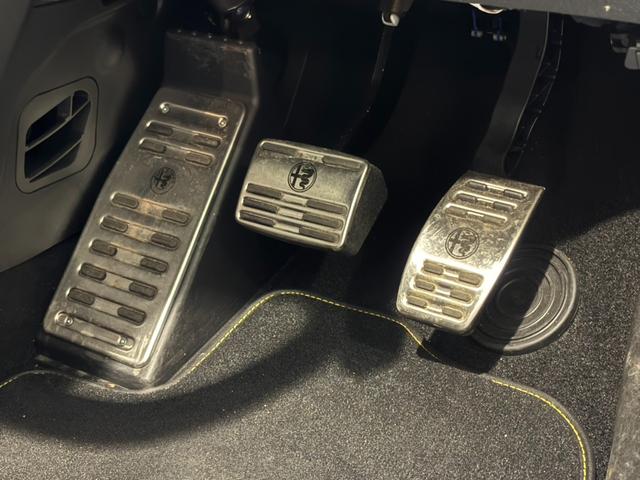 ジュリエッタ ヴェローチェ　１７５０　ＴＢＩ　ヴェローチェ　１７５０　ＴＢＩ　認定中古車　純正１８インチアルミホイール　限定車　地デジナビ　バックカメラ　キセノンヘッドライト　キーレス　パーキングセンサー　黄色キャリパー（24枚目）