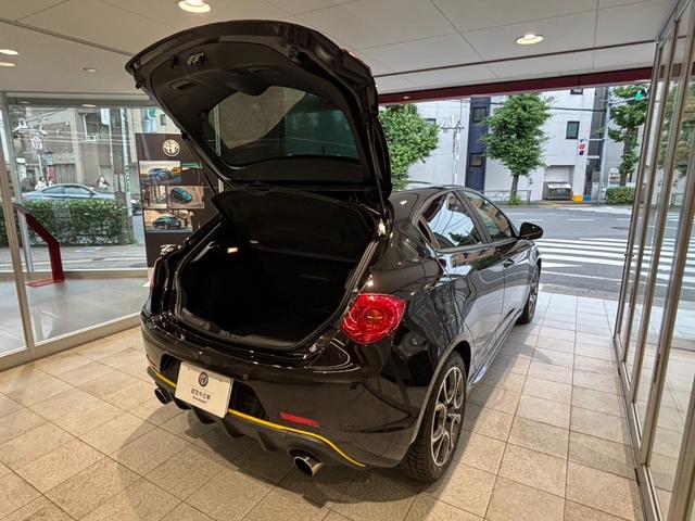ジュリエッタ ヴェローチェ　１７５０　ＴＢＩ　ヴェローチェ　１７５０　ＴＢＩ　認定中古車　純正１８インチアルミホイール　限定車　地デジナビ　バックカメラ　キセノンヘッドライト　キーレス　パーキングセンサー　黄色キャリパー（26枚目）