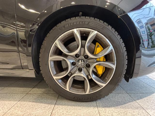 ジュリエッタ ヴェローチェ　１７５０　ＴＢＩ　ヴェローチェ　１７５０　ＴＢＩ　認定中古車　純正１８インチアルミホイール　限定車　地デジナビ　バックカメラ　キセノンヘッドライト　キーレス　パーキングセンサー　黄色キャリパー（32枚目）