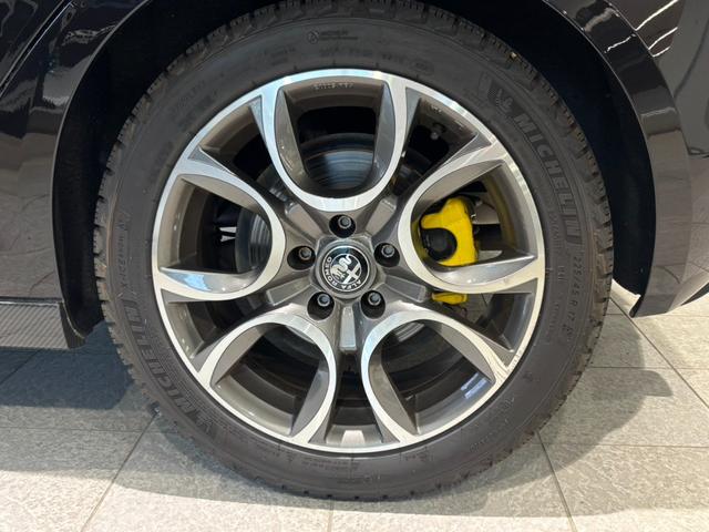 ジュリエッタ ヴェローチェ　１７５０　ＴＢＩ　ヴェローチェ　１７５０　ＴＢＩ　認定中古車　純正１８インチアルミホイール　限定車　地デジナビ　バックカメラ　キセノンヘッドライト　キーレス　パーキングセンサー　黄色キャリパー（34枚目）