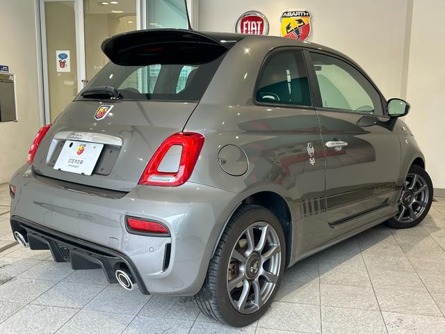 アバルト５９５ ベースグレード　左ハンドル　５速ＭＴ　メイクユアスコーピオン　カスタムオーダープラン　グリジオレコード×ブラックルーフ　ブラックインサート　ＡＢＡＲＴＨデカール（6枚目）