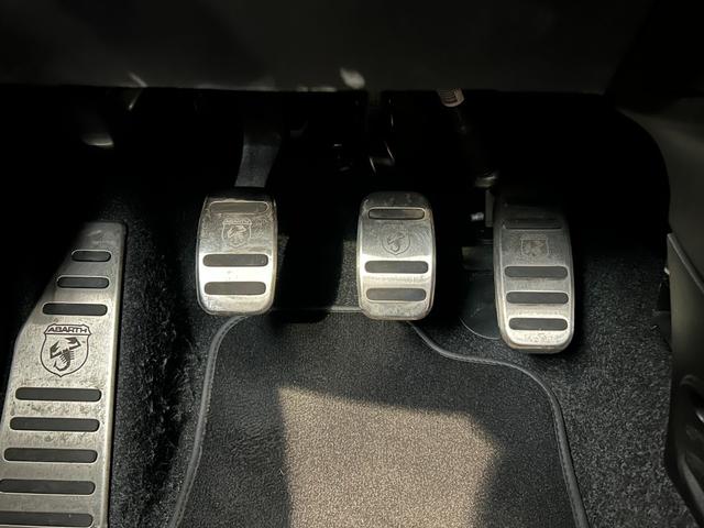 アバルト５９５ ベースグレード　左ハンドル　５速ＭＴ　メイクユアスコーピオン　カスタムオーダープラン　グリジオレコード×ブラックルーフ　ブラックインサート　ＡＢＡＲＴＨデカール（25枚目）