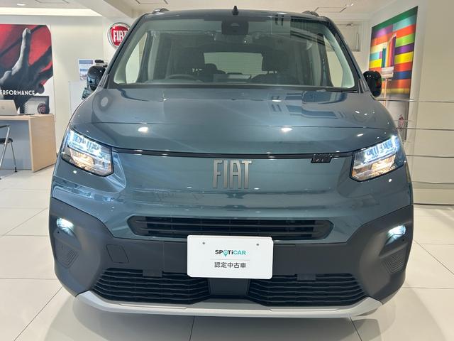 ドブロ マキシ　登録済未使用車　新車保証継承　ディーゼルエンジン搭載　衝突安全軽減ブレーキ　アダプティブクルーズコントロール　ブラインドスポットモニター　ＬＥＤヘッドライト　ステアリングヒーター　スマホ連動オーディオ（3枚目）