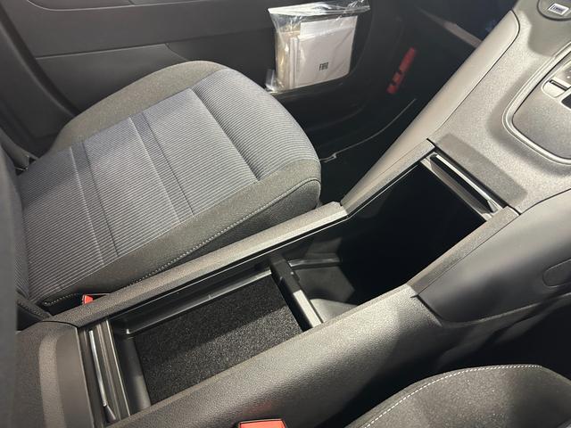 ドブロ マキシ　登録済未使用車　新車保証継承　ディーゼルエンジン搭載　衝突安全軽減ブレーキ　アダプティブクルーズコントロール　ブラインドスポットモニター　ＬＥＤヘッドライト　ステアリングヒーター　スマホ連動オーディオ（32枚目）