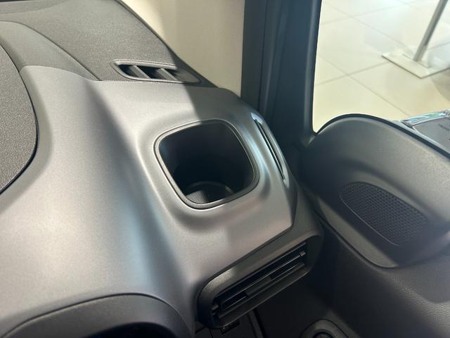 ドブロ マキシ　登録済未使用車　新車保証継承　ディーゼルエンジン搭載　衝突安全軽減ブレーキ　アダプティブクルーズコントロール　ブラインドスポットモニター　ＬＥＤヘッドライト　ステアリングヒーター　スマホ連動オーディオ（35枚目）