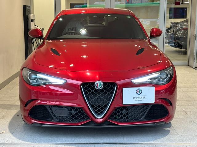 ジュリア クアドリフォリオ クアドリフォリオ HarmanKardonサウンド ACC 純正19AW AppleCarPlay 衝突軽減 ハーフレザー 前席シートヒーター デュアルオートエアコン バックカメラ 禁煙車(5枚目)