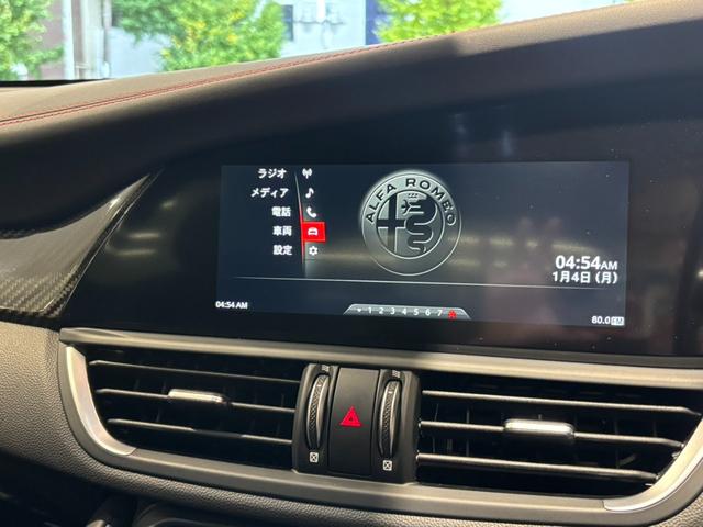 ジュリア クアドリフォリオ クアドリフォリオ HarmanKardonサウンド ACC 純正19AW AppleCarPlay 衝突軽減 ハーフレザー 前席シートヒーター デュアルオートエアコン バックカメラ 禁煙車(7枚目)