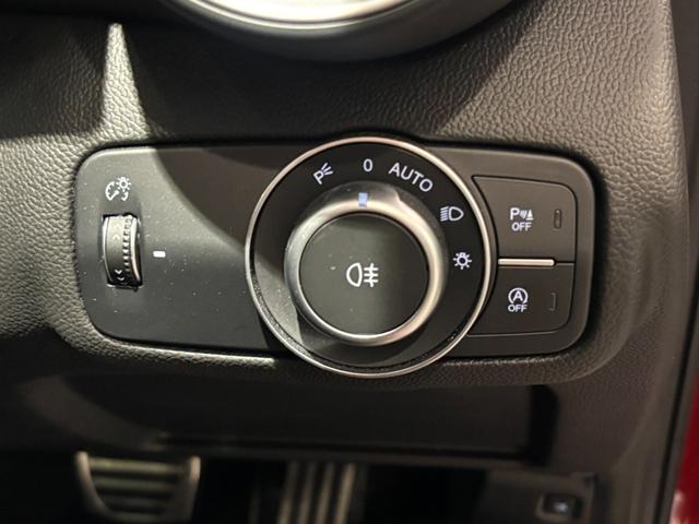 ジュリア クアドリフォリオ クアドリフォリオ HarmanKardonサウンド ACC 純正19AW AppleCarPlay 衝突軽減 ハーフレザー 前席シートヒーター デュアルオートエアコン バックカメラ 禁煙車(11枚目)