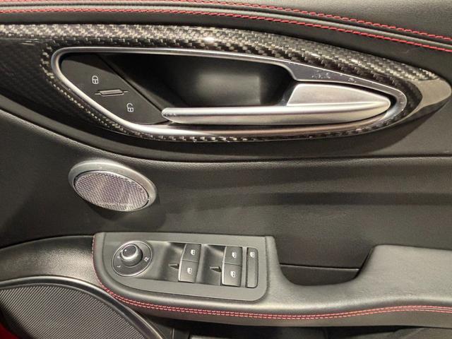 ジュリア クアドリフォリオ クアドリフォリオ HarmanKardonサウンド ACC 純正19AW AppleCarPlay 衝突軽減 ハーフレザー 前席シートヒーター デュアルオートエアコン バックカメラ 禁煙車(13枚目)