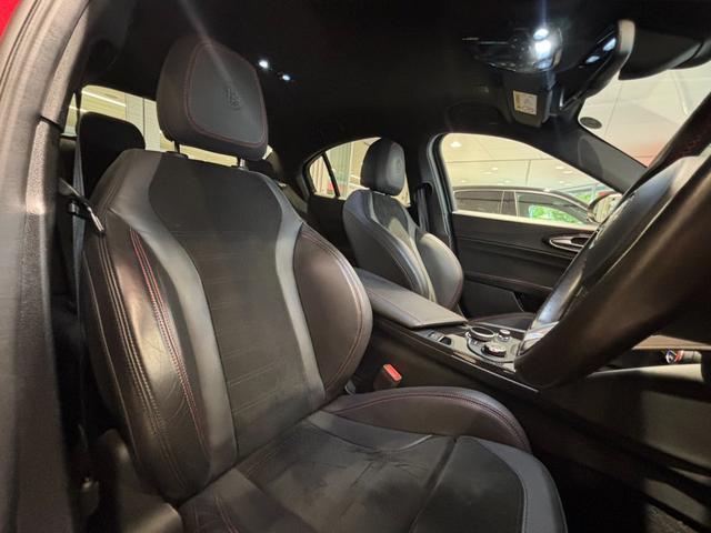 ジュリア クアドリフォリオ クアドリフォリオ HarmanKardonサウンド ACC 純正19AW AppleCarPlay 衝突軽減 ハーフレザー 前席シートヒーター デュアルオートエアコン バックカメラ 禁煙車(16枚目)