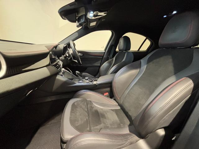 ジュリア クアドリフォリオ クアドリフォリオ HarmanKardonサウンド ACC 純正19AW AppleCarPlay 衝突軽減 ハーフレザー 前席シートヒーター デュアルオートエアコン バックカメラ 禁煙車(19枚目)