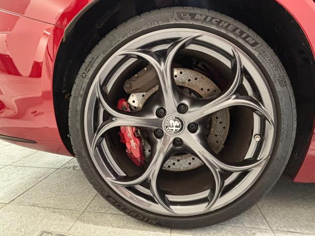 ジュリア クアドリフォリオ クアドリフォリオ HarmanKardonサウンド ACC 純正19AW AppleCarPlay 衝突軽減 ハーフレザー 前席シートヒーター デュアルオートエアコン バックカメラ 禁煙車(26枚目)