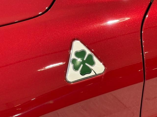 ジュリア クアドリフォリオ クアドリフォリオ HarmanKardonサウンド ACC 純正19AW AppleCarPlay 衝突軽減 ハーフレザー 前席シートヒーター デュアルオートエアコン バックカメラ 禁煙車(31枚目)