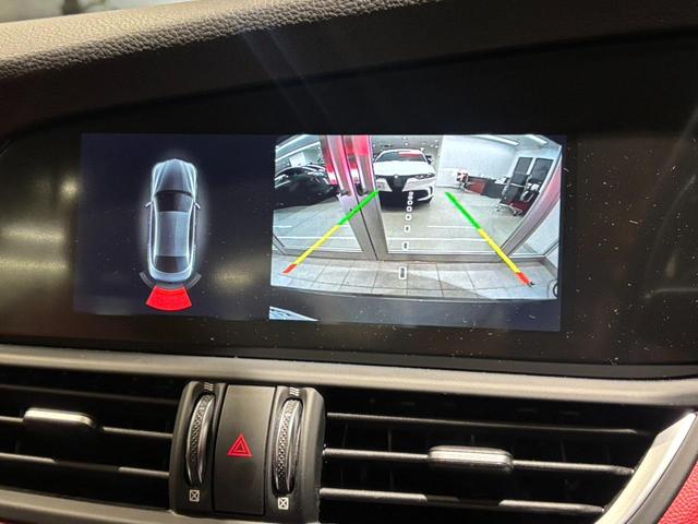 左右独立のオートエアコンを装備しております。内気・外気を自動切換え機能搭載。