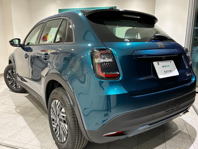 600ハイブリッド ベースグレード 弊社代車使用車 1オーナー(8枚目)