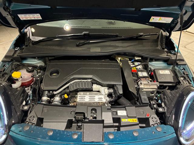 600ハイブリッド ベースグレード 弊社代車使用車 1オーナー(19枚目)