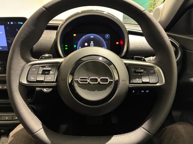 600ハイブリッド ベースグレード 弊社代車使用車 1オーナー(27枚目)