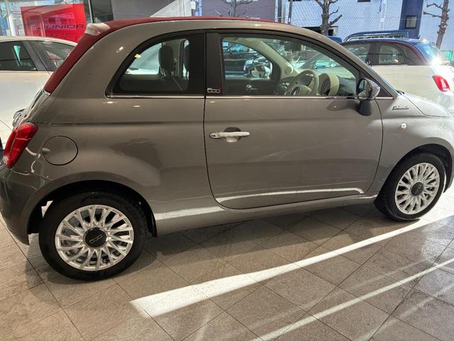 ５００Ｃ ツインエア　ドルチェヴィータ　ＥＴＣ　ワンオーナー　禁煙車　レッド幌　正規認定中古車　弊社ユーザー仕入車両　ＴｗｉｎＡｉｒエンジン搭載　ＡｐｐｌｅＣａｒＰｌａｙ＆ＡｎｄｒｏｉｄＡｕｔｏ対応ディスプレイオーディオ（6枚目）