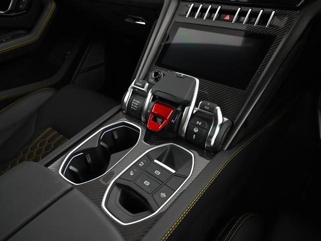 ウルス ペルフォルマンテ　Ｌａｍｂｏｒｇｈｉｎｉ認定中古車　メーカー保証付　ロードアシスタンス　Ｓｅｌｅｚｉｏｎｅ　Ｌａｍｂｏｒｇｈｉｎｉ　Ｃｅｒｔｉｆｉｅｄ　Ｐｒｅ－Ｏｗｎｅｄ（16枚目）