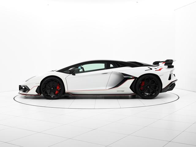 アヴェンタドール ホワイト系（白）の中古車を探すなら【グー