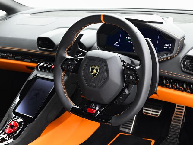 ウラカン テクニカ　（ＬＤＦ）　Ｌａｍｂｏｒｇｈｉｎｉ認定中古車　メーカー保証付　ロードアシスタンス　Ｓｅｌｅｚｉｏｎｅ　Ｌａｍｂｏｒｇｈｉｎｉ　Ｃｅｒｔｉｆｉｅｄ　Ｐｒｅ－Ｏｗｎｅｄ（18枚目）