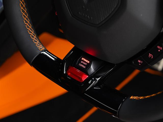 ウラカン テクニカ　（ＬＤＦ）　Ｌａｍｂｏｒｇｈｉｎｉ認定中古車　メーカー保証付　ロードアシスタンス　Ｓｅｌｅｚｉｏｎｅ　Ｌａｍｂｏｒｇｈｉｎｉ　Ｃｅｒｔｉｆｉｅｄ　Ｐｒｅ－Ｏｗｎｅｄ（21枚目）