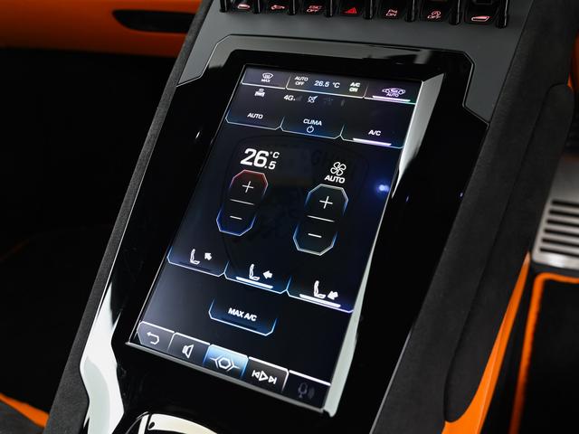 ウラカン テクニカ　（ＬＤＦ）　Ｌａｍｂｏｒｇｈｉｎｉ認定中古車　メーカー保証付　ロードアシスタンス　Ｓｅｌｅｚｉｏｎｅ　Ｌａｍｂｏｒｇｈｉｎｉ　Ｃｅｒｔｉｆｉｅｄ　Ｐｒｅ－Ｏｗｎｅｄ（26枚目）