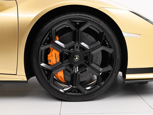 ウラカン テクニカ　（ＬＤＦ）　Ｌａｍｂｏｒｇｈｉｎｉ認定中古車　メーカー保証付　ロードアシスタンス　Ｓｅｌｅｚｉｏｎｅ　Ｌａｍｂｏｒｇｈｉｎｉ　Ｃｅｒｔｉｆｉｅｄ　Ｐｒｅ－Ｏｗｎｅｄ（27枚目）