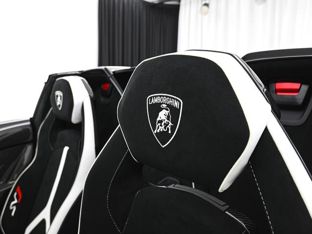 アヴェンタドール ＳＶＪロードスター　［６３仕様］４ＷＤ　Ｌａｍｂｏｒｇｈｉｎｉ認定中古車　メーカー保証付　ロードアシスタンス　Ｓｅｌｅｚｉｏｎｅ　Ｌａｍｂｏｒｇｈｉｎｉ　Ｃｅｒｔｉｆｉｅｄ　Ｐｒｅ－Ｏｗｎｅｄ（16枚目）