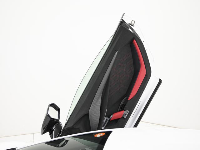 レヴエルト ６．５　４ＷＤ　Ｂｉａｎｃｏ　Ａｓｏｐｏ　Ｌａｍｂｏｒｇｈｉｎｉ認定中古車　メーカー保証付　ロードアシスタンス　Ｓｅｌｅｚｉｏｎｅ　Ｌａｍｂｏｒｇｈｉｎｉ　Ｃｅｒｔｉｆｉｅｄ　Ｐｒｅ－Ｏｗｎｅｄ（12枚目）