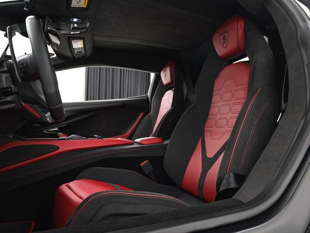 レヴエルト ６．５　４ＷＤ　Ｂｉａｎｃｏ　Ａｓｏｐｏ　Ｌａｍｂｏｒｇｈｉｎｉ認定中古車　メーカー保証付　ロードアシスタンス　Ｓｅｌｅｚｉｏｎｅ　Ｌａｍｂｏｒｇｈｉｎｉ　Ｃｅｒｔｉｆｉｅｄ　Ｐｒｅ－Ｏｗｎｅｄ（13枚目）