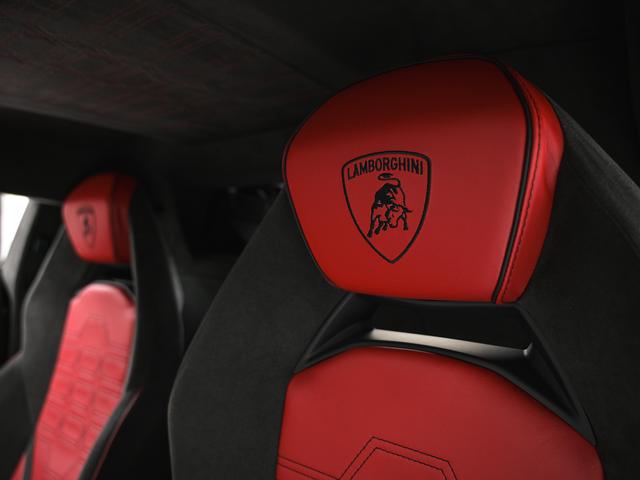 レヴエルト ６．５　４ＷＤ　Ｂｉａｎｃｏ　Ａｓｏｐｏ　Ｌａｍｂｏｒｇｈｉｎｉ認定中古車　メーカー保証付　ロードアシスタンス　Ｓｅｌｅｚｉｏｎｅ　Ｌａｍｂｏｒｇｈｉｎｉ　Ｃｅｒｔｉｆｉｅｄ　Ｐｒｅ－Ｏｗｎｅｄ（14枚目）