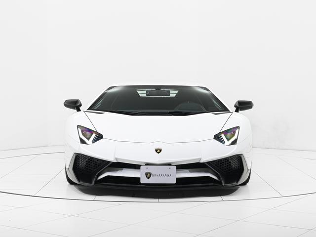 アヴェンタドール ＳＶ　４ＷＤ　Ｂｉａｎｃｏ　Ｉｓｉｓ　Ｌａｍｂｏｒｇｈｉｎｉ認定中古車　メーカー保証付　ロードアシスタンス　Ｓｅｌｅｚｉｏｎｅ　Ｌａｍｂｏｒｇｈｉｎｉ　Ｃｅｒｔｉｆｉｅｄ　Ｐｒｅ－Ｏｗｎｅｄ（3枚目）