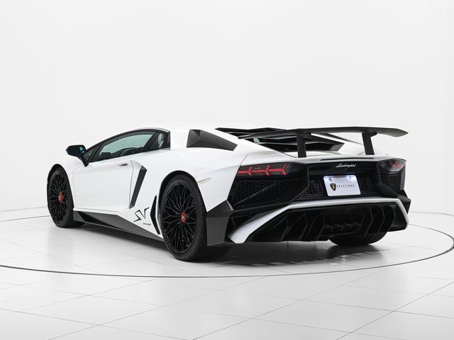 アヴェンタドール ＳＶ　４ＷＤ　Ｂｉａｎｃｏ　Ｉｓｉｓ　Ｌａｍｂｏｒｇｈｉｎｉ認定中古車　メーカー保証付　ロードアシスタンス　Ｓｅｌｅｚｉｏｎｅ　Ｌａｍｂｏｒｇｈｉｎｉ　Ｃｅｒｔｉｆｉｅｄ　Ｐｒｅ－Ｏｗｎｅｄ（7枚目）