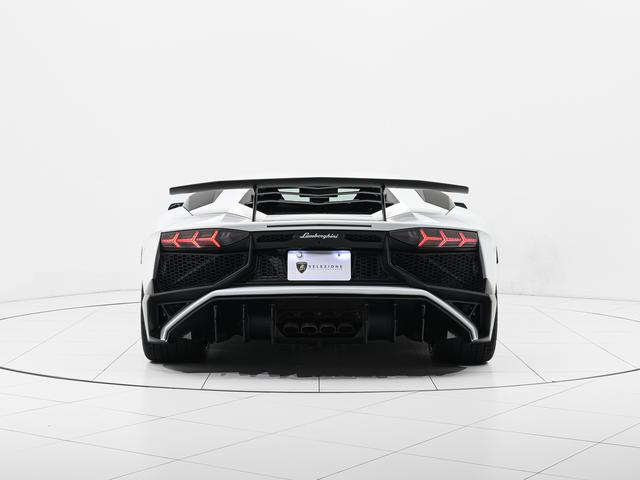 アヴェンタドール ＳＶ　４ＷＤ　Ｂｉａｎｃｏ　Ｉｓｉｓ　Ｌａｍｂｏｒｇｈｉｎｉ認定中古車　メーカー保証付　ロードアシスタンス　Ｓｅｌｅｚｉｏｎｅ　Ｌａｍｂｏｒｇｈｉｎｉ　Ｃｅｒｔｉｆｉｅｄ　Ｐｒｅ－Ｏｗｎｅｄ（8枚目）