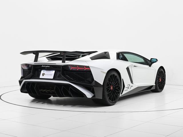 アヴェンタドール ＳＶ　４ＷＤ　Ｂｉａｎｃｏ　Ｉｓｉｓ　Ｌａｍｂｏｒｇｈｉｎｉ認定中古車　メーカー保証付　ロードアシスタンス　Ｓｅｌｅｚｉｏｎｅ　Ｌａｍｂｏｒｇｈｉｎｉ　Ｃｅｒｔｉｆｉｅｄ　Ｐｒｅ－Ｏｗｎｅｄ（9枚目）