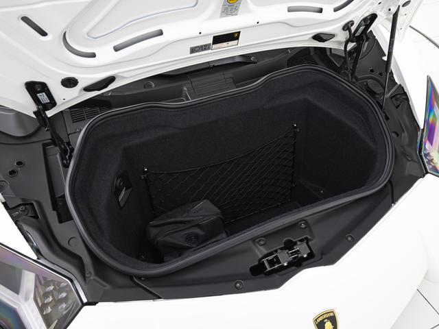 アヴェンタドール ＳＶ　４ＷＤ　Ｂｉａｎｃｏ　Ｉｓｉｓ　Ｌａｍｂｏｒｇｈｉｎｉ認定中古車　メーカー保証付　ロードアシスタンス　Ｓｅｌｅｚｉｏｎｅ　Ｌａｍｂｏｒｇｈｉｎｉ　Ｃｅｒｔｉｆｉｅｄ　Ｐｒｅ－Ｏｗｎｅｄ（10枚目）