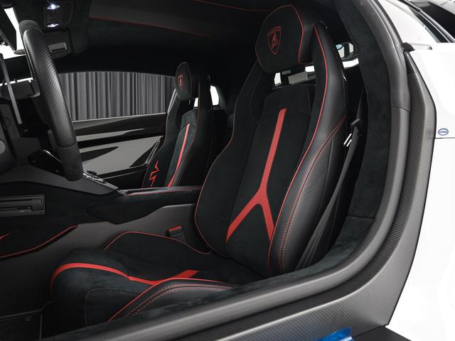 アヴェンタドール ＳＶ　４ＷＤ　Ｂｉａｎｃｏ　Ｉｓｉｓ　Ｌａｍｂｏｒｇｈｉｎｉ認定中古車　メーカー保証付　ロードアシスタンス　Ｓｅｌｅｚｉｏｎｅ　Ｌａｍｂｏｒｇｈｉｎｉ　Ｃｅｒｔｉｆｉｅｄ　Ｐｒｅ－Ｏｗｎｅｄ（12枚目）