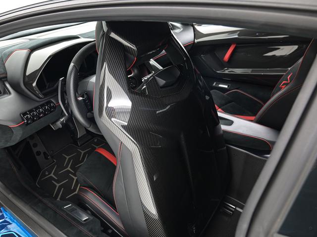 アヴェンタドール ＳＶ　４ＷＤ　Ｂｉａｎｃｏ　Ｉｓｉｓ　Ｌａｍｂｏｒｇｈｉｎｉ認定中古車　メーカー保証付　ロードアシスタンス　Ｓｅｌｅｚｉｏｎｅ　Ｌａｍｂｏｒｇｈｉｎｉ　Ｃｅｒｔｉｆｉｅｄ　Ｐｒｅ－Ｏｗｎｅｄ（16枚目）