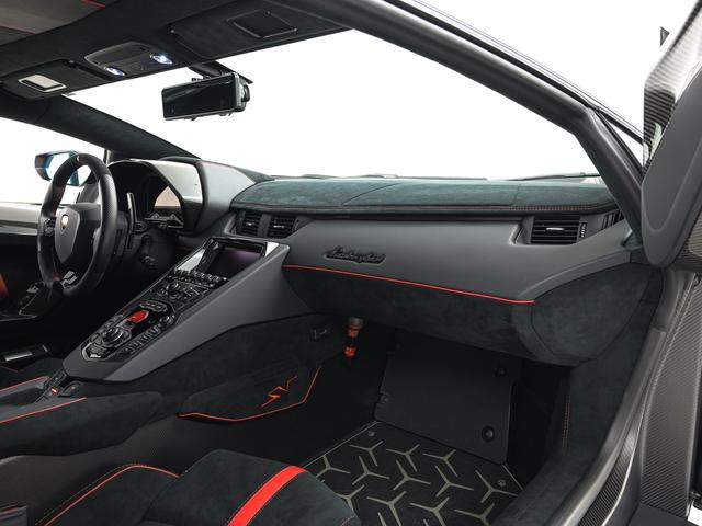 アヴェンタドール ＳＶ　４ＷＤ　Ｂｉａｎｃｏ　Ｉｓｉｓ　Ｌａｍｂｏｒｇｈｉｎｉ認定中古車　メーカー保証付　ロードアシスタンス　Ｓｅｌｅｚｉｏｎｅ　Ｌａｍｂｏｒｇｈｉｎｉ　Ｃｅｒｔｉｆｉｅｄ　Ｐｒｅ－Ｏｗｎｅｄ（18枚目）