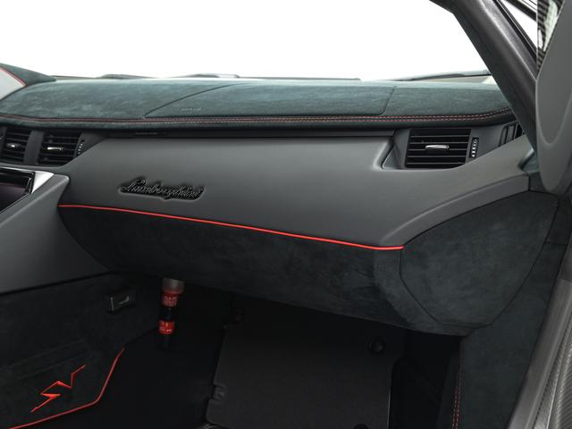 アヴェンタドール ＳＶ　４ＷＤ　Ｂｉａｎｃｏ　Ｉｓｉｓ　Ｌａｍｂｏｒｇｈｉｎｉ認定中古車　メーカー保証付　ロードアシスタンス　Ｓｅｌｅｚｉｏｎｅ　Ｌａｍｂｏｒｇｈｉｎｉ　Ｃｅｒｔｉｆｉｅｄ　Ｐｒｅ－Ｏｗｎｅｄ（19枚目）