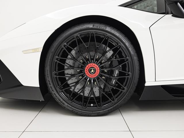 アヴェンタドール ＳＶ　４ＷＤ　Ｂｉａｎｃｏ　Ｉｓｉｓ　Ｌａｍｂｏｒｇｈｉｎｉ認定中古車　メーカー保証付　ロードアシスタンス　Ｓｅｌｅｚｉｏｎｅ　Ｌａｍｂｏｒｇｈｉｎｉ　Ｃｅｒｔｉｆｉｅｄ　Ｐｒｅ－Ｏｗｎｅｄ（28枚目）