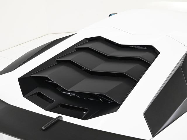 アヴェンタドール ＳＶ　４ＷＤ　Ｂｉａｎｃｏ　Ｉｓｉｓ　Ｌａｍｂｏｒｇｈｉｎｉ認定中古車　メーカー保証付　ロードアシスタンス　Ｓｅｌｅｚｉｏｎｅ　Ｌａｍｂｏｒｇｈｉｎｉ　Ｃｅｒｔｉｆｉｅｄ　Ｐｒｅ－Ｏｗｎｅｄ（29枚目）