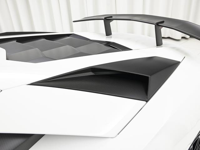 アヴェンタドール ＳＶ　４ＷＤ　Ｂｉａｎｃｏ　Ｉｓｉｓ　Ｌａｍｂｏｒｇｈｉｎｉ認定中古車　メーカー保証付　ロードアシスタンス　Ｓｅｌｅｚｉｏｎｅ　Ｌａｍｂｏｒｇｈｉｎｉ　Ｃｅｒｔｉｆｉｅｄ　Ｐｒｅ－Ｏｗｎｅｄ（32枚目）