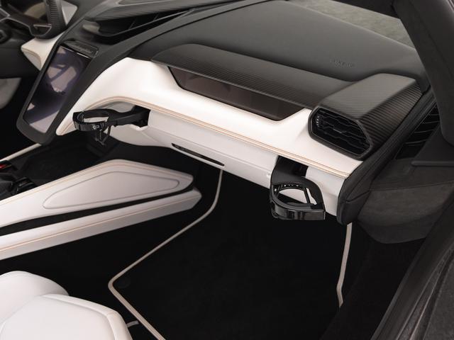 レヴエルト ６．５　４ＷＤ　Ａｒａｎｃｉｏ　Ａｎｔｈａｅｕｓ　Ｌａｍｂｏｒｇｈｉｎｉ認定中古車　メーカー保証付　ロードアシスタンス　Ｓｅｌｅｚｉｏｎｅ　Ｌａｍｂｏｒｇｈｉｎｉ　Ｃｅｒｔｉｆｉｅｄ　Ｐｒｅ－Ｏｗｎｅｄ（16枚目）