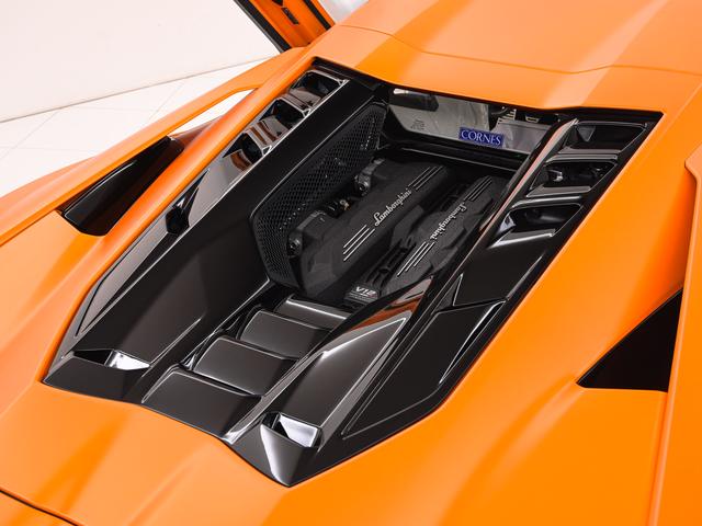 レヴエルト ６．５　４ＷＤ　Ａｒａｎｃｉｏ　Ａｎｔｈａｅｕｓ　Ｌａｍｂｏｒｇｈｉｎｉ認定中古車　メーカー保証付　ロードアシスタンス　Ｓｅｌｅｚｉｏｎｅ　Ｌａｍｂｏｒｇｈｉｎｉ　Ｃｅｒｔｉｆｉｅｄ　Ｐｒｅ－Ｏｗｎｅｄ（27枚目）