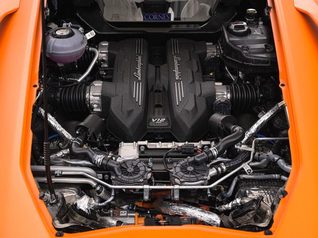 レヴエルト ６．５　４ＷＤ　Ａｒａｎｃｉｏ　Ａｎｔｈａｅｕｓ　Ｌａｍｂｏｒｇｈｉｎｉ認定中古車　メーカー保証付　ロードアシスタンス　Ｓｅｌｅｚｉｏｎｅ　Ｌａｍｂｏｒｇｈｉｎｉ　Ｃｅｒｔｉｆｉｅｄ　Ｐｒｅ－Ｏｗｎｅｄ（28枚目）