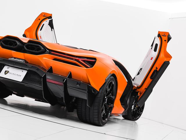 レヴエルト ６．５　４ＷＤ　Ａｒａｎｃｉｏ　Ａｎｔｈａｅｕｓ　Ｌａｍｂｏｒｇｈｉｎｉ認定中古車　メーカー保証付　ロードアシスタンス　Ｓｅｌｅｚｉｏｎｅ　Ｌａｍｂｏｒｇｈｉｎｉ　Ｃｅｒｔｉｆｉｅｄ　Ｐｒｅ－Ｏｗｎｅｄ（35枚目）