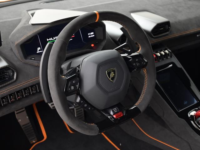 ウラカン 　Ｓｔｅｒｒａｔｏ　Ｌａｍｂｏｒｇｈｉｎｉ認定中古車　メーカー保証付　ロードアシスタンス　Ｓｅｌｅｚｉｏｎｅ　Ｌａｍｂｏｒｇｈｉｎｉ　Ｃｅｒｔｉｆｉｅｄ　Ｐｒｅ－Ｏｗｎｅｄ（23枚目）