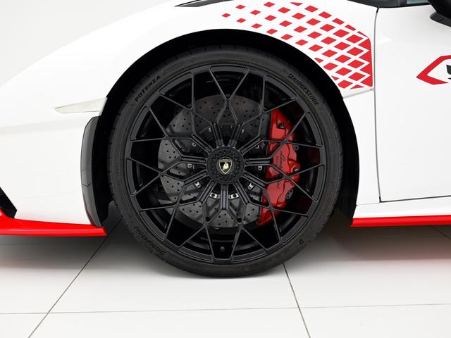 ウラカン ＳＴＯ　（ＬＤＦ）　Ｂｉａｎｃｏ　Ｍｏｎｏｃｅｒｕｓ　Ｌａｍｂｏｒｇｈｉｎｉ認定中古車　メーカー保証付　ロードアシスタンス　Ｓｅｌｅｚｉｏｎｅ　Ｌａｍｂｏｒｇｈｉｎｉ　Ｃｅｒｔｉｆｉｅｄ　Ｐｒｅ－Ｏｗｎｅｄ（26枚目）